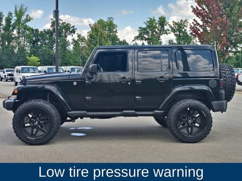 Used 2018 Jeep Wrangler Unlimited Sahara AWD/4WD image 4