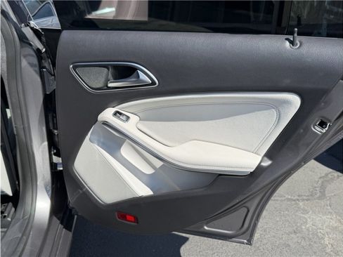 Used 2018 Mercedes-Benz CLA 250 image 17