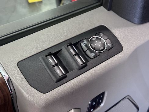 Used 2016 Ford F150 Lariat w/ Equipment Group 502A Luxury AWD/4WD image 29