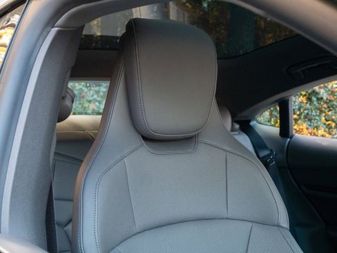 Used 2022 Porsche Taycan image 33