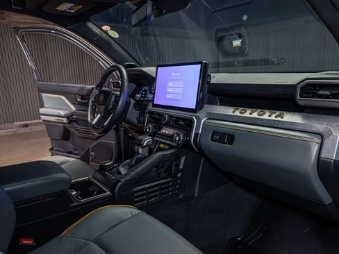 Used 2025 Toyota 4Runner Trailhunter image 18