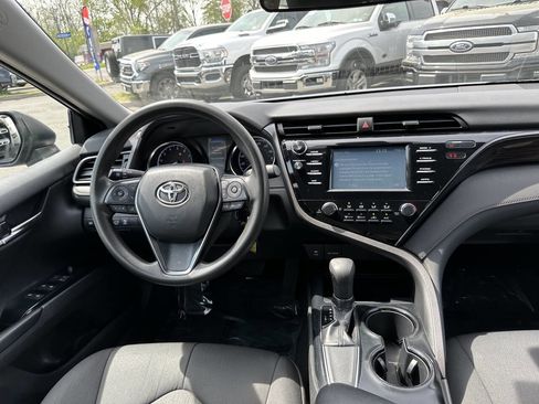 Used 2019 Toyota Camry LE image 17
