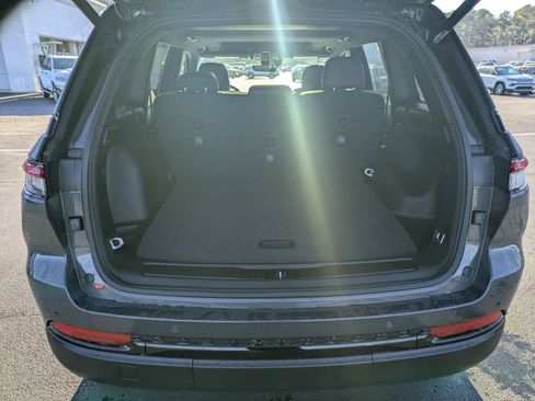 New 2025 Jeep Grand Cherokee Altitude image 27