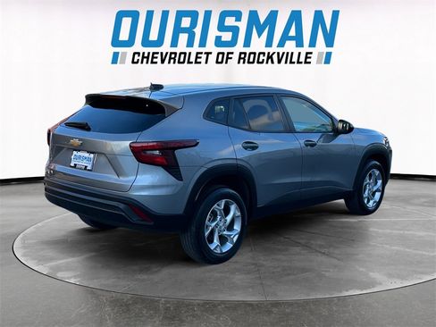 Used 2024 Chevrolet Trax LS w/ LS Convenience Package image 6