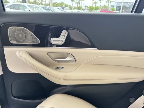 Used 2022 Mercedes-Benz GLS 580 4MATIC image 16