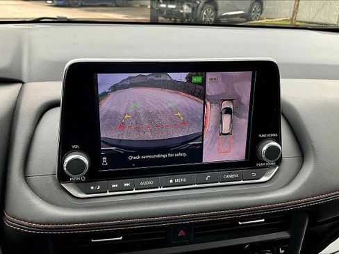 Certified 2025 Nissan Rogue SV image 26