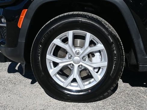 Used 2023 Jeep Grand Cherokee Limited image 27