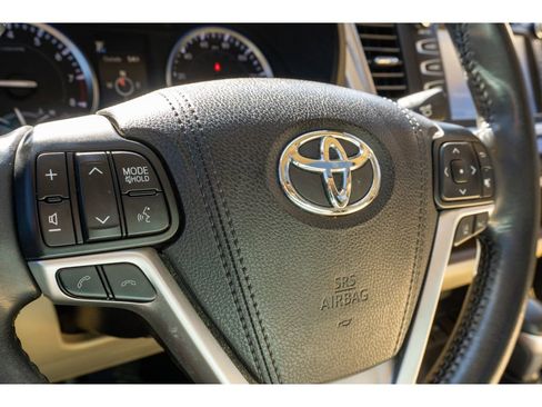 Used 2017 Toyota Highlander XLE image 31