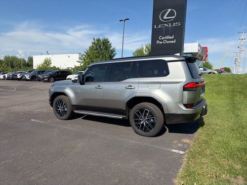 Used 2026 Lexus GX 550 w/ Cold Area Package AWD/4WD image 11