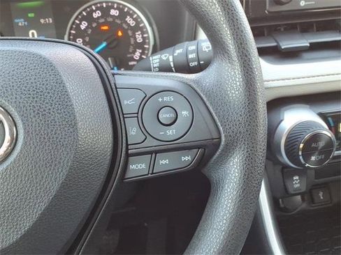 Used 2022 Toyota RAV4 XLE image 23