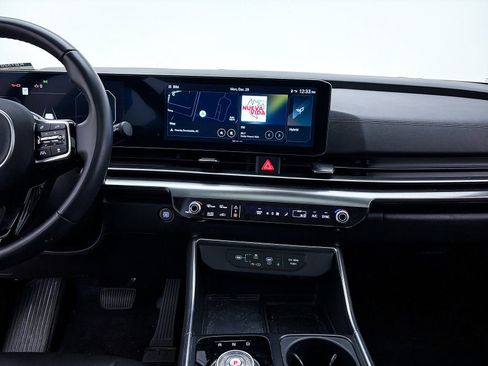 Used 2025 Kia Carnival SX image 10