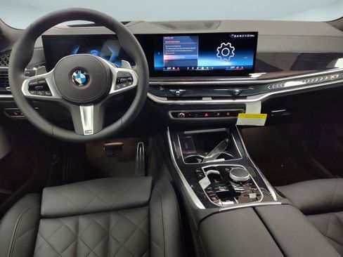 Used 2026 BMW X7 xDrive40i w/ M Sport Package image 4
