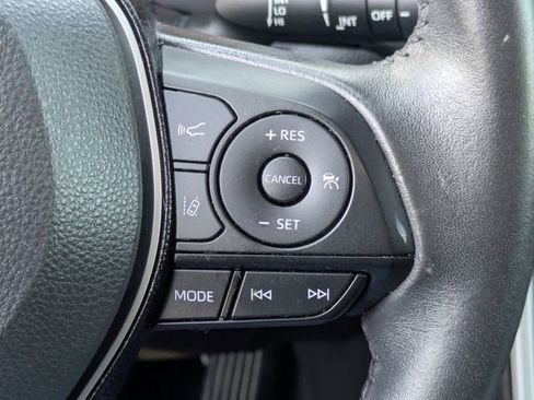 Used 2021 Toyota RAV4 XLE Premium image 20