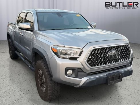 Used 2019 Toyota Tacoma TRD Off-Road AWD/4WD image 6