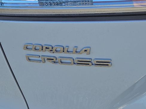 Certified 2022 Toyota Corolla Cross LE image 31