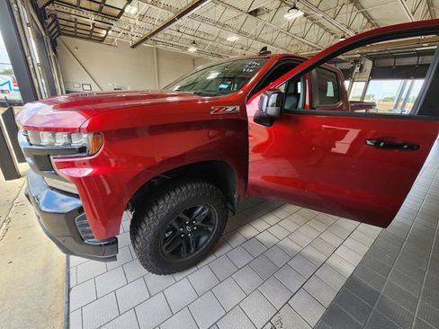 Used 2021 Chevrolet Silverado 1500 LT Trail Boss w/ Convenience Package II AWD/4WD image 3
