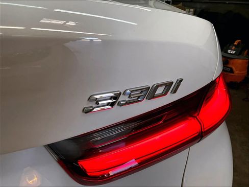 Used 2021 BMW 330i Sedan w/ Premium Package RWD image 11