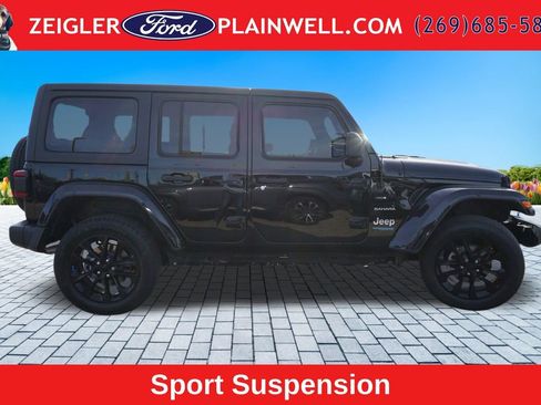 Used 2022 Jeep Wrangler Unlimited Sahara w/ Cold Weather Group AWD/4WD image 6