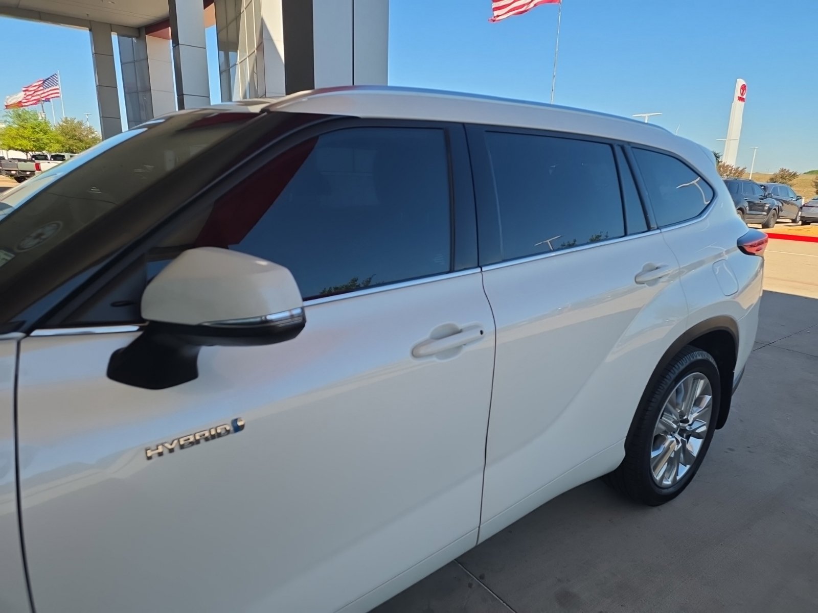 Used 2021 Toyota Highlander Limited FWD image 4
