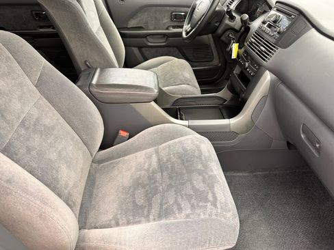 Used 2004 Honda Pilot EX image 10