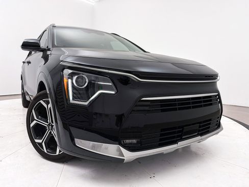 Certified 2024 Kia Niro EX Touring image 2
