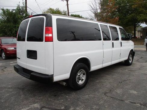 Used 2019 Chevrolet Express 3500 LS image 3