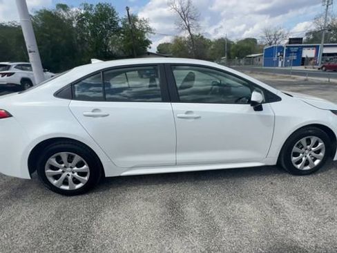 Used 2025 Toyota Corolla LE FWD image 9