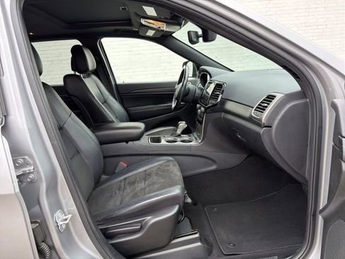 Used 2020 Jeep Grand Cherokee Altitude image 12