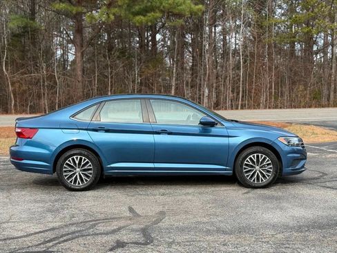 Used 2021 Volkswagen Jetta SE image 3
