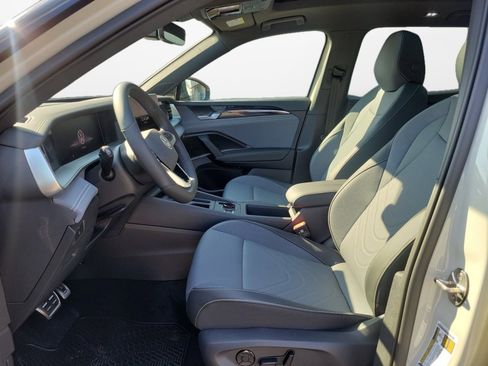 New 2026 Volkswagen Tiguan SE R-Line AWD/4WD image 9