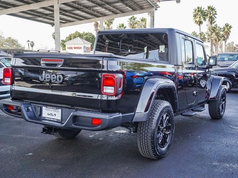 Used 2023 Jeep Gladiator Sport image 7