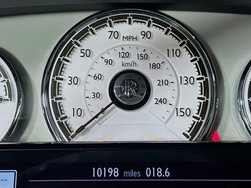 Used 2018 Rolls-Royce Dawn RWD image 11