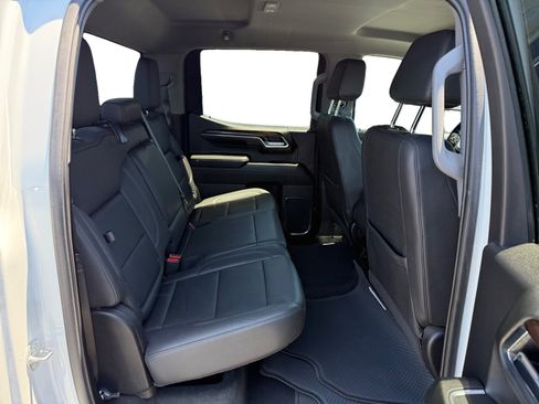 Used 2024 GMC Sierra 1500 SLT AWD/4WD image 17