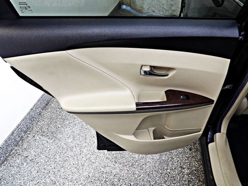 Used 2014 Toyota Venza LE image 9