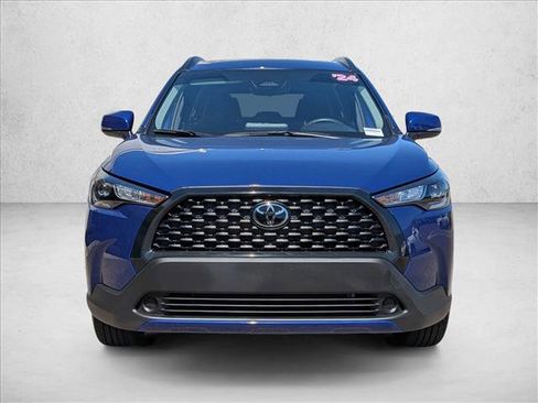 Used 2024 Toyota Corolla Cross LE FWD image 2