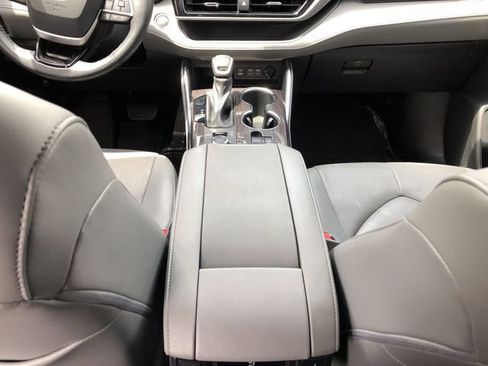Used 2022 Toyota Highlander Platinum AWD/4WD image 27