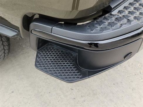 Used 2024 Chevrolet Colorado Trail Boss w/ Technology Package image 29