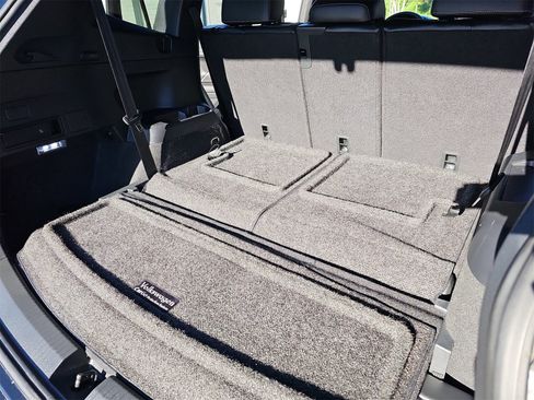 Certified 2022 Volkswagen Tiguan SE R-Line image 14