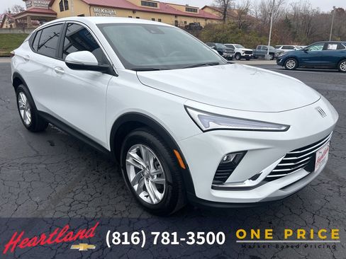 Used 2025 Buick Envista Preferred image 3