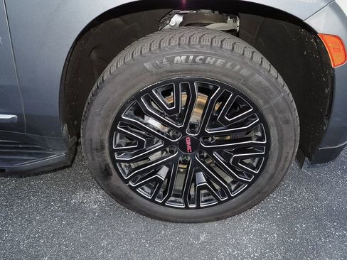 Used 2022 GMC Yukon SLT w/ SLT Premium Package image 38