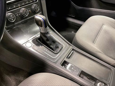 Used 2019 Volkswagen e-Golf SE w/ Driver Assistance Package FWD image 18