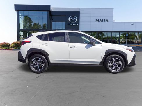 Used 2025 Subaru Crosstrek 2.5i Premium AWD/4WD image 2