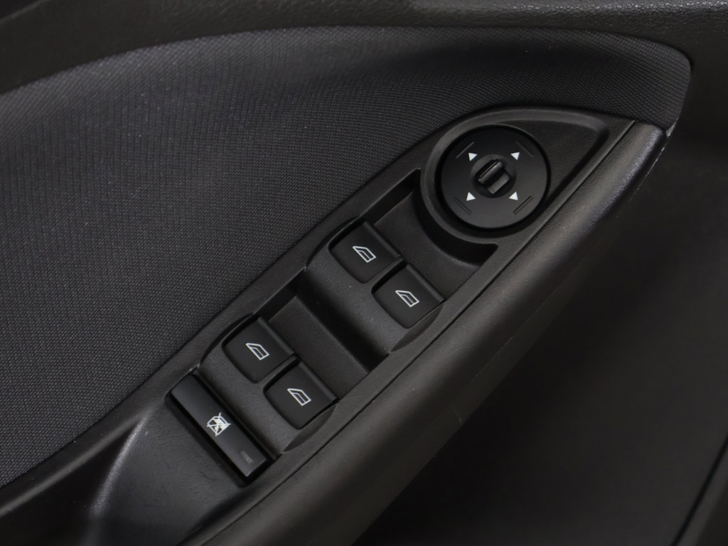 Used 2018 Ford Focus SE w/ Cold Weather Package FWD image 33