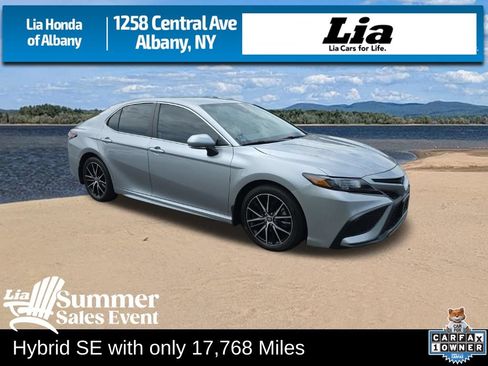 Used 2024 Toyota Camry SE FWD image 1