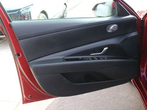 Used 2023 Hyundai Elantra SEL FWD image 18