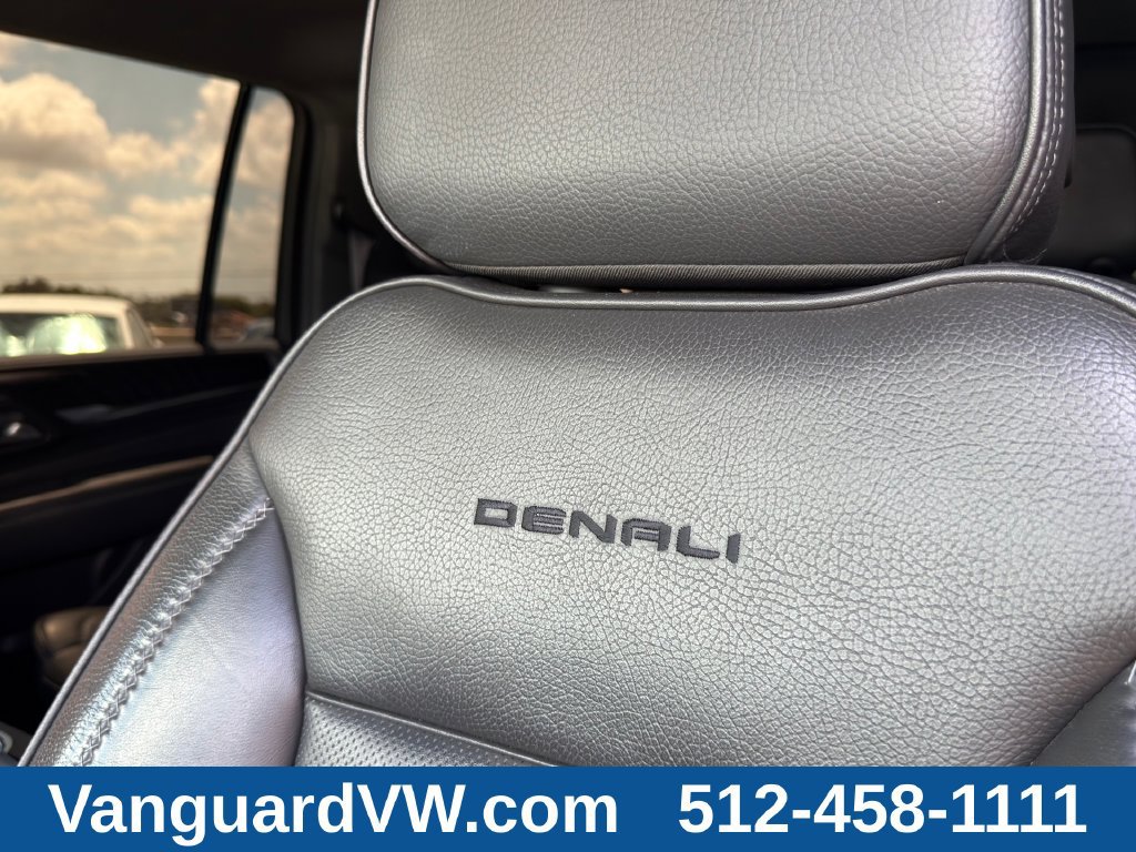 Used 2022 GMC Yukon XL Denali AWD/4WD image 16