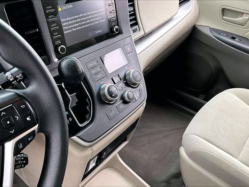 Used 2020 Toyota Sienna L image 15