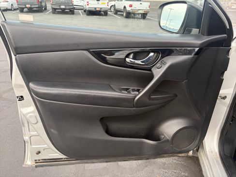 Used 2017 Nissan Rogue Sport SV FWD image 20