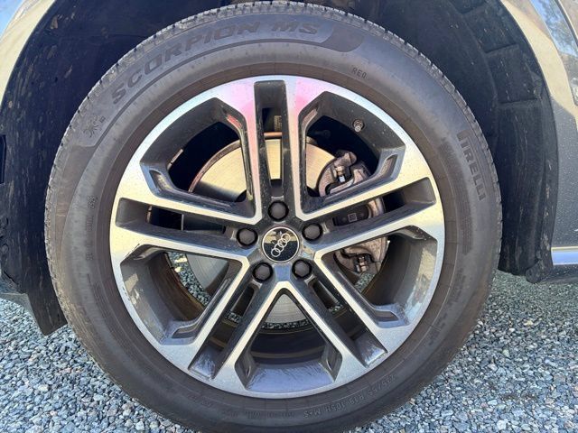Certified 2025 Audi Q5 Premium w/ Convenience Package AWD/4WD image 5