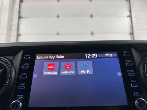 Used 2022 Toyota Tacoma TRD Off-Road w/ Technology Package image 31